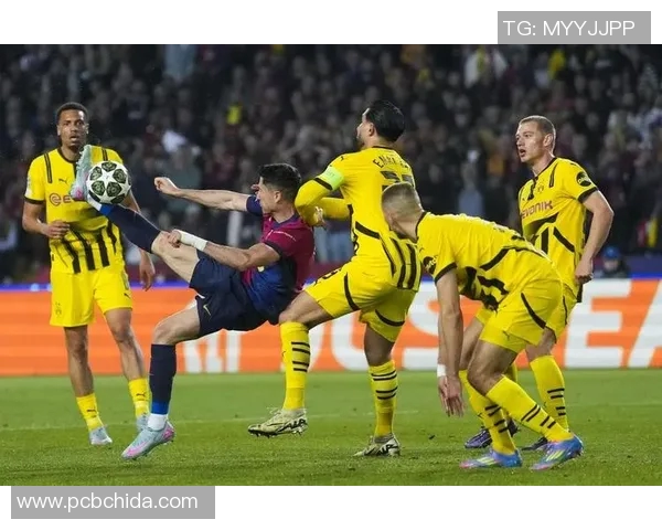 莱万在欧冠赛场火力全开10场比赛打入12球稳居射手榜首