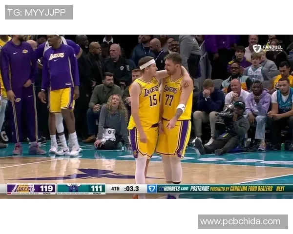 湖人队在对阵黄蜂的比赛中展现强大实力实现大胜精彩回放